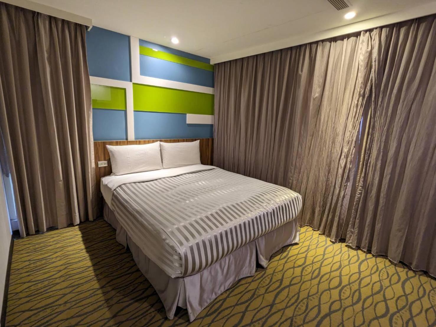 Ximen Hotel B Тайпей Екстериор снимка