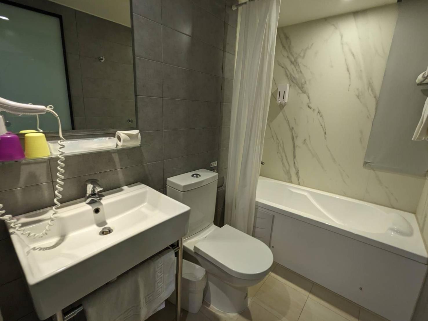 Ximen Hotel B Тайпей Екстериор снимка