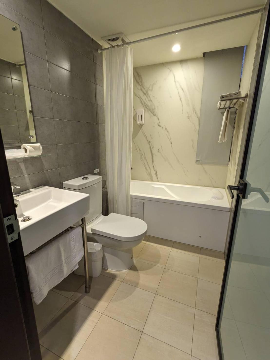 Ximen Hotel B Тайпей Екстериор снимка