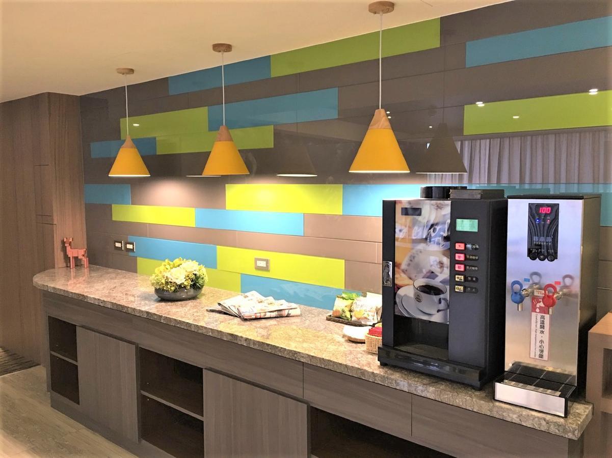 Ximen Hotel B Тайпей Екстериор снимка